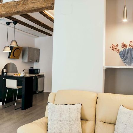 Cathedral Modern 2Br, 1Ba, Wifi, A\C, Balcony Appartement Valencia Buitenkant foto