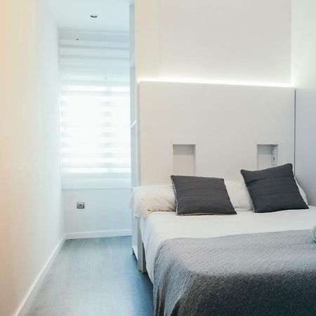 Cathedral Modern 2Br, 1Ba, Wifi, A\C, Balcony Appartement Valencia Buitenkant foto