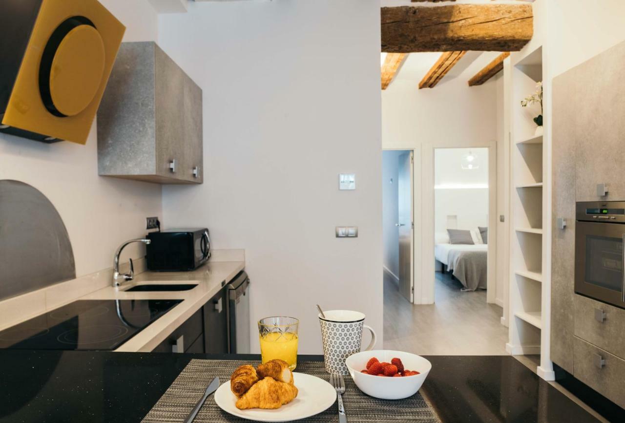 Cathedral Modern 2Br, 1Ba, Wifi, A\C, Balcony Appartement Valencia Buitenkant foto