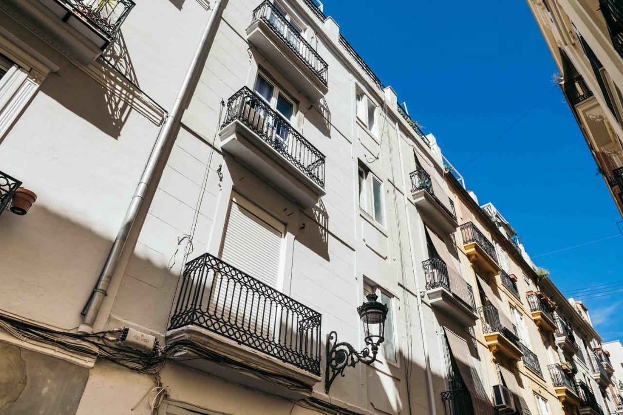 Cathedral Modern 2Br, 1Ba, Wifi, A\C, Balcony Appartement Valencia Buitenkant foto