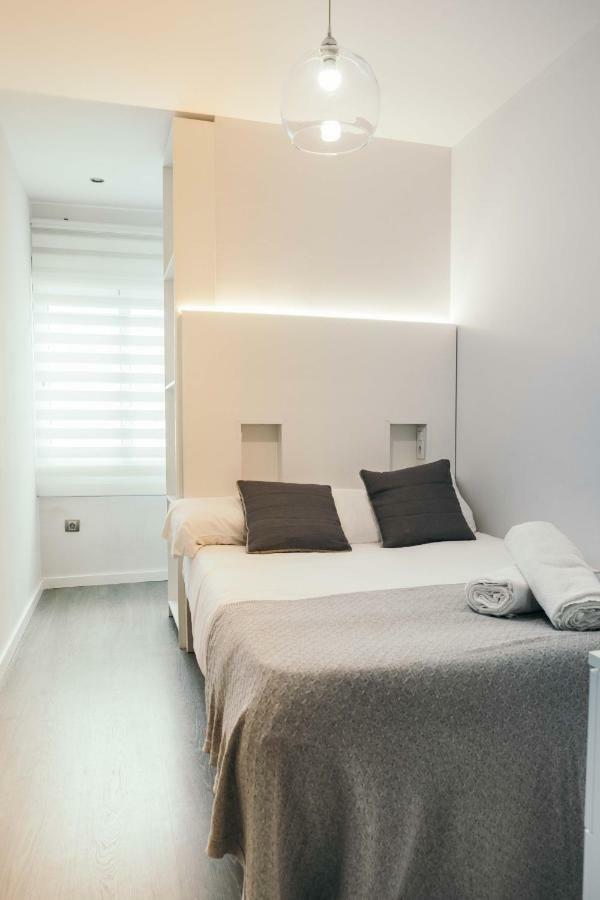 Cathedral Modern 2Br, 1Ba, Wifi, A\C, Balcony Appartement Valencia Buitenkant foto