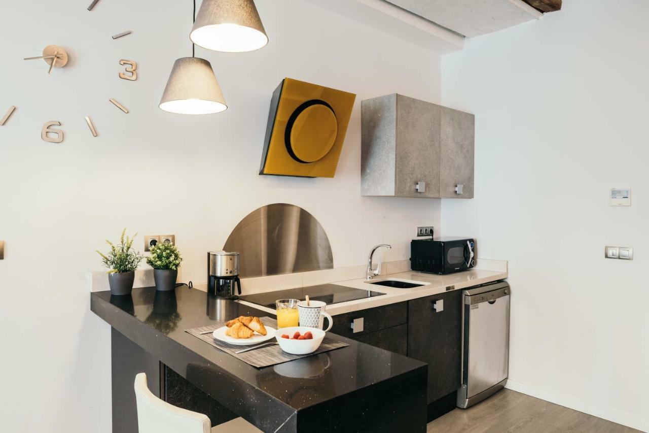 Cathedral Modern 2Br, 1Ba, Wifi, A\C, Balcony Appartement Valencia Buitenkant foto