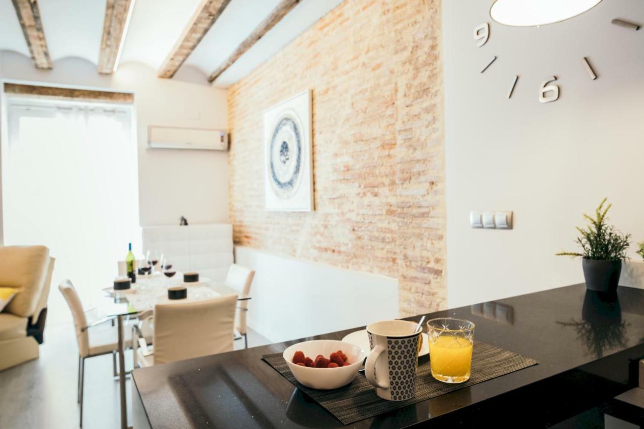 Cathedral Modern 2Br, 1Ba, Wifi, A\C, Balcony Appartement Valencia Buitenkant foto