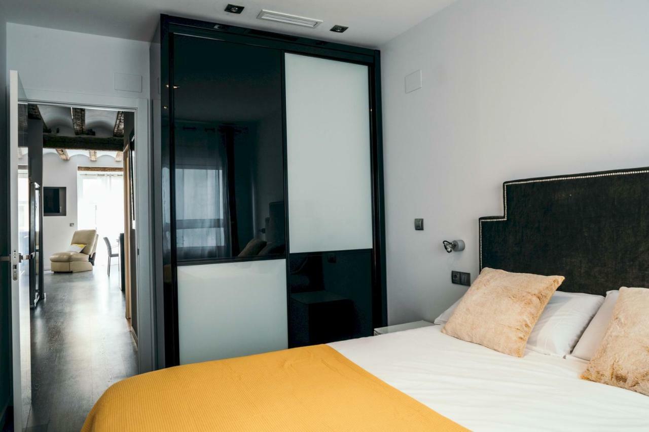 Cathedral Modern 2Br, 1Ba, Wifi, A\C, Balcony Appartement Valencia Buitenkant foto