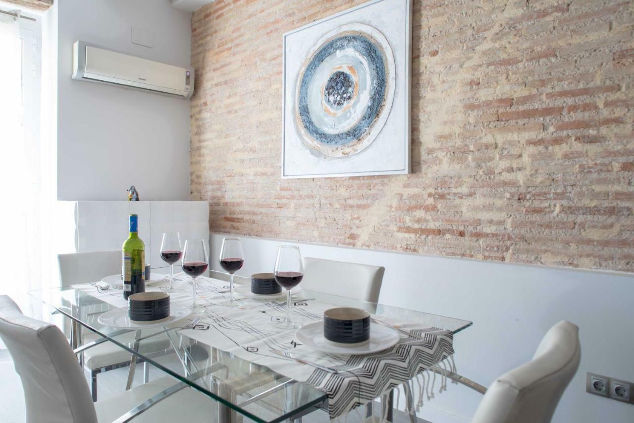 Cathedral Modern 2Br, 1Ba, Wifi, A\C, Balcony Appartement Valencia Buitenkant foto